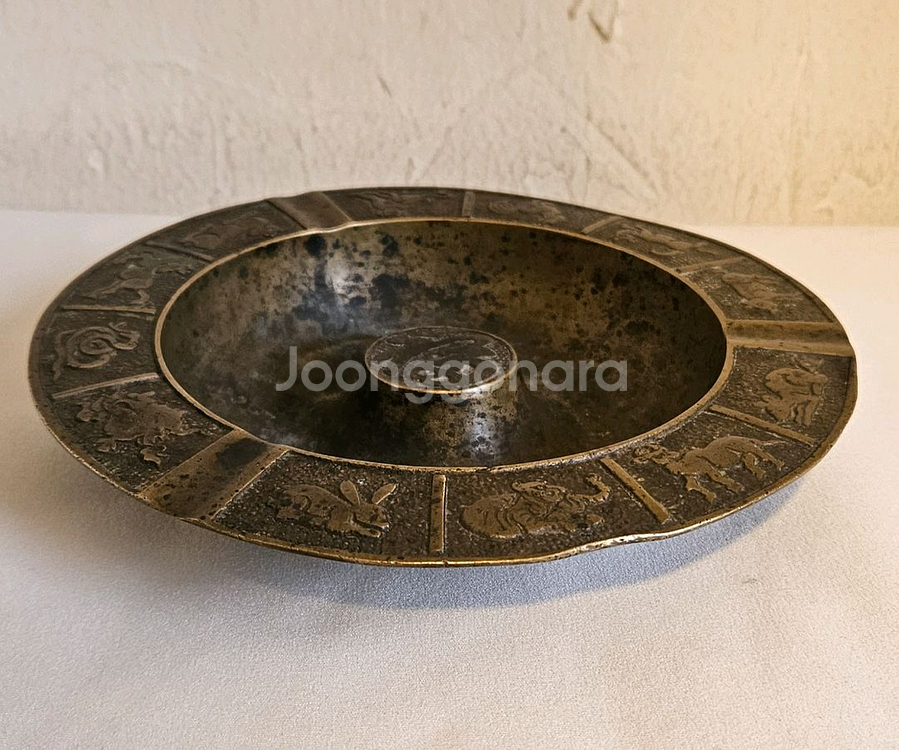 길운의 상징 십이지신 문양 황동재떨이--1