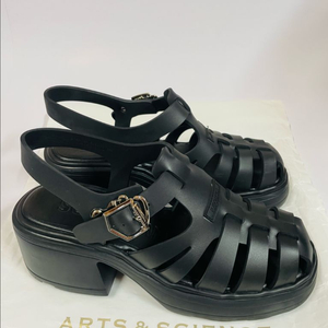 슈콤마보니 피셔맨샌들