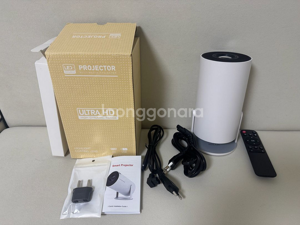 HY300 빔프로젝터 + 스크린 팝니다.--0