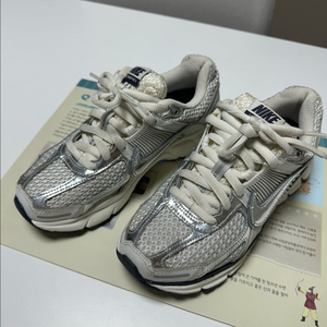 나이키 줌 보메로 실버 230