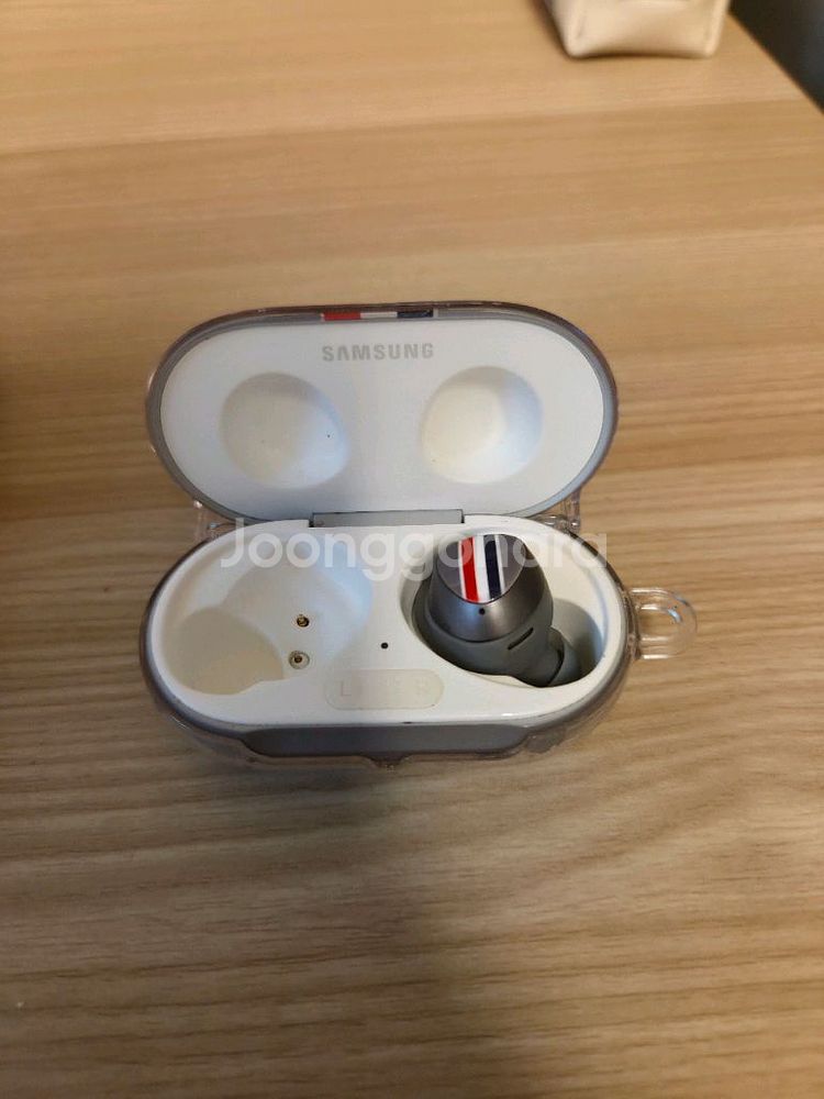 갤럭시 버즈 플러스 톰브라운 에디션--0