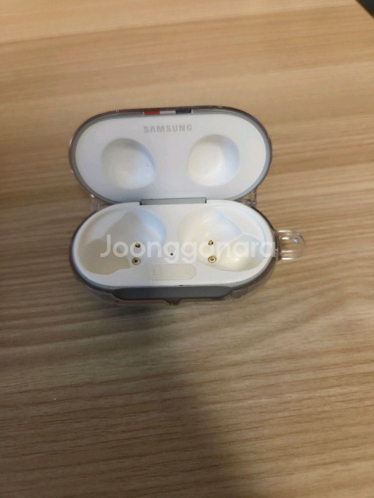 갤럭시 버즈 플러스 톰브라운 에디션--2