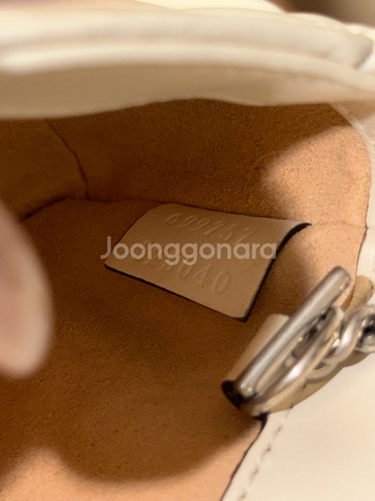 구찌 GG 마몬트 벨트백 (시즌 한정판)--9