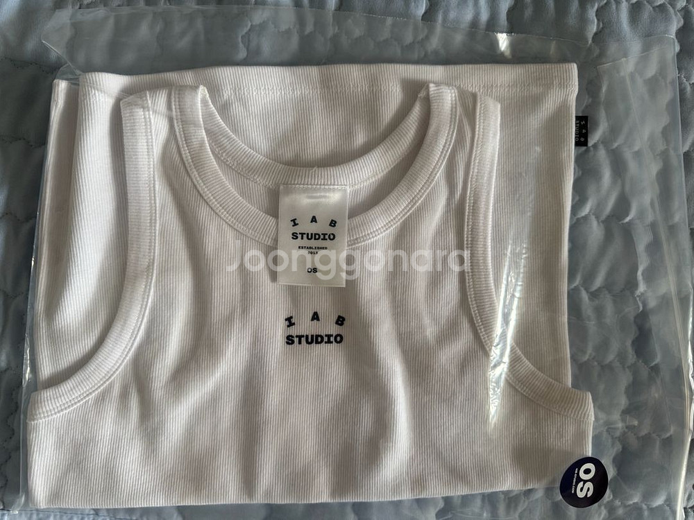 아이앱 스튜디오 슬리브리스 탑 화이트 네이비 OS사이즈--0