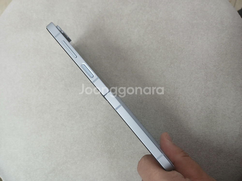 갤럭시Z플립6 256GB 자급제 새폰급 팝니다 .--1