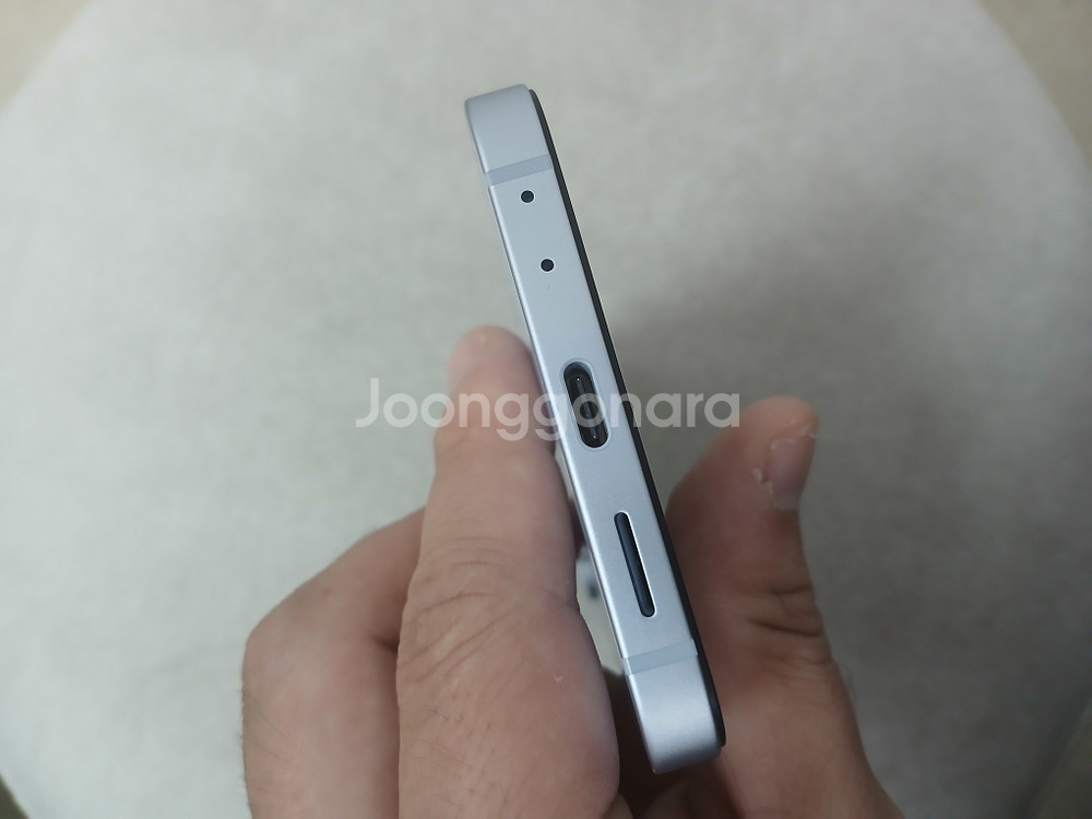 갤럭시Z플립6 256GB 자급제 새폰급 팝니다 .--3