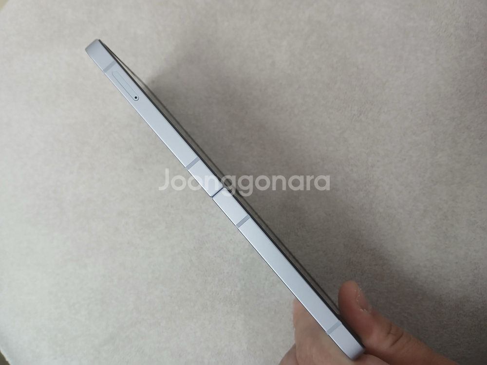갤럭시Z플립6 256GB 자급제 새폰급 팝니다 .--2