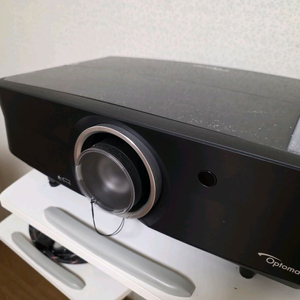 옵토마 hoz60 4k프로젝터+스크린 팝니다.