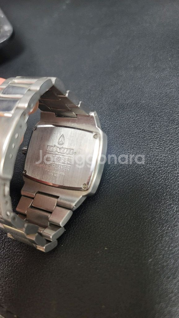 닉슨 더플레이어 메탈시계--0