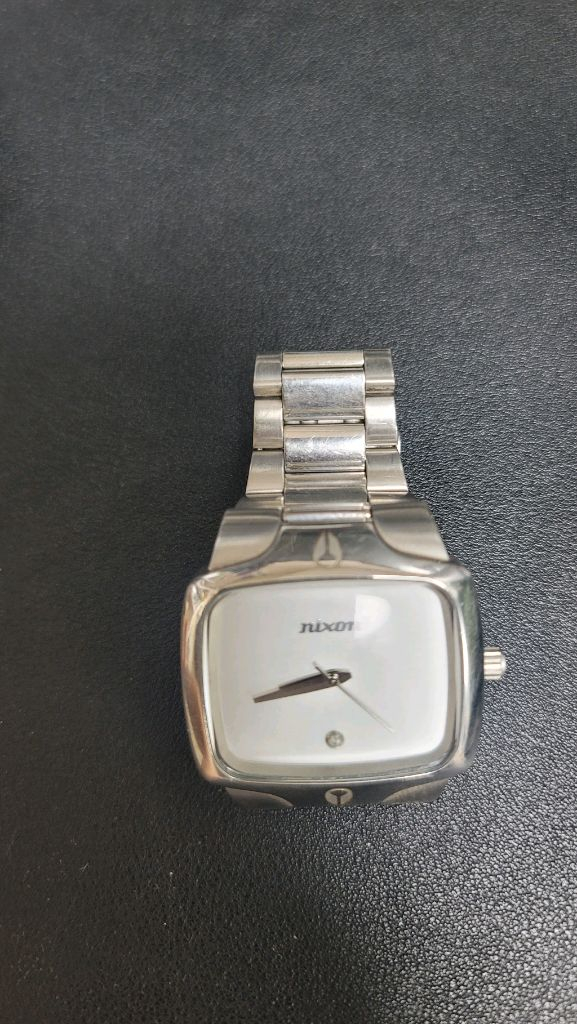 닉슨 더플레이어 메탈시계 이미지