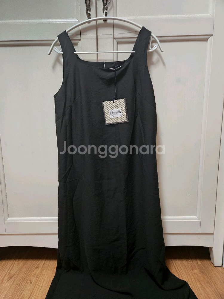 새제품 던스트 롱앤린 슬리브리스 원피스 블랙--0