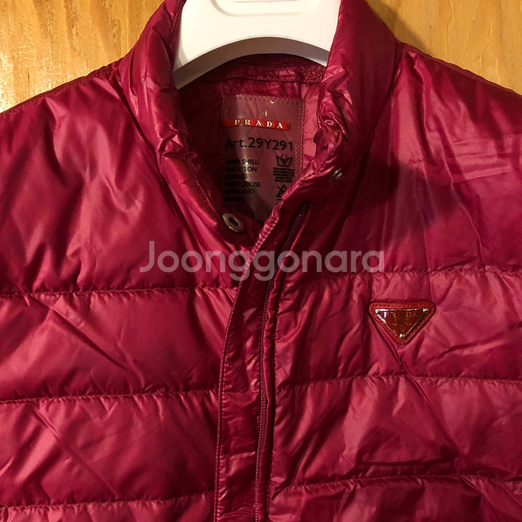여자 프라다 패딩조끼 판매합니다--2