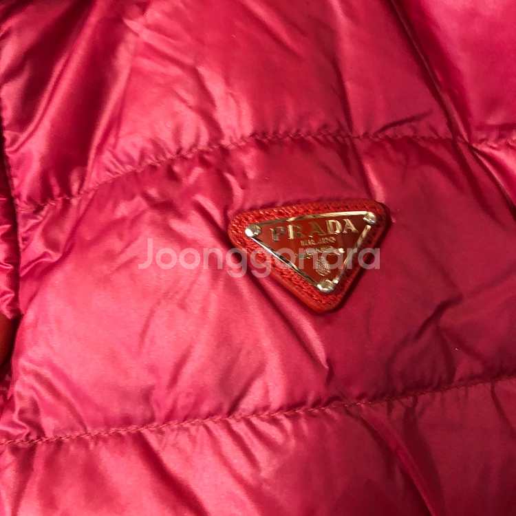 여자 프라다 패딩조끼 판매합니다--5