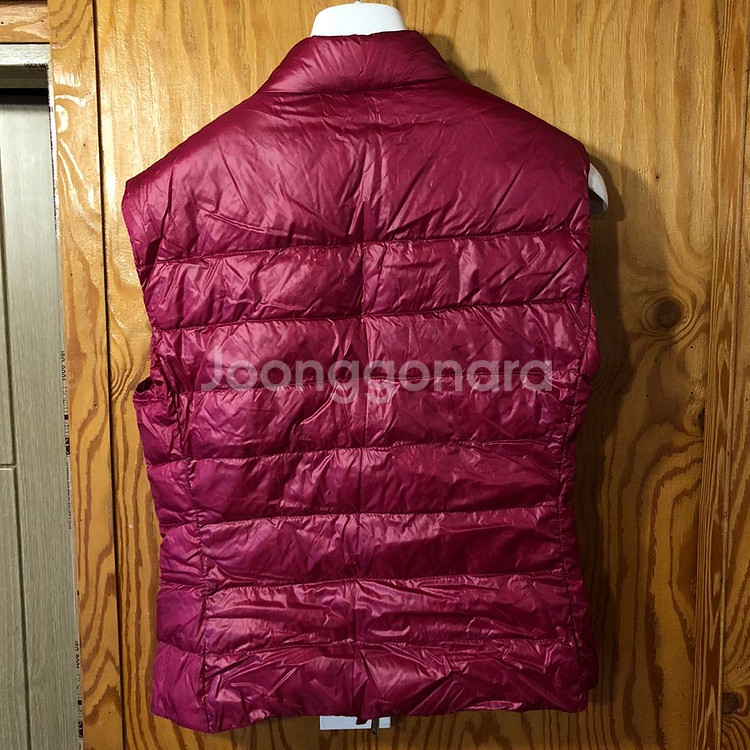 여자 프라다 패딩조끼 판매합니다--1