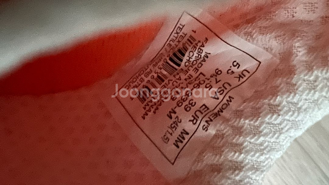 거의 새것 같은 팔라디움 여성 운동화 245mm입니다.--5