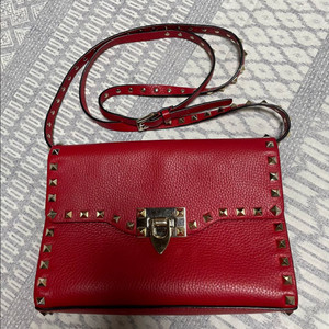 발렌티노 락스터드 크로스백