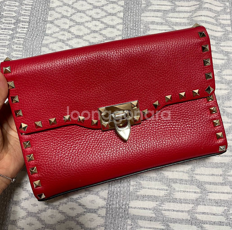 발렌티노 락스터드 크로스백--1