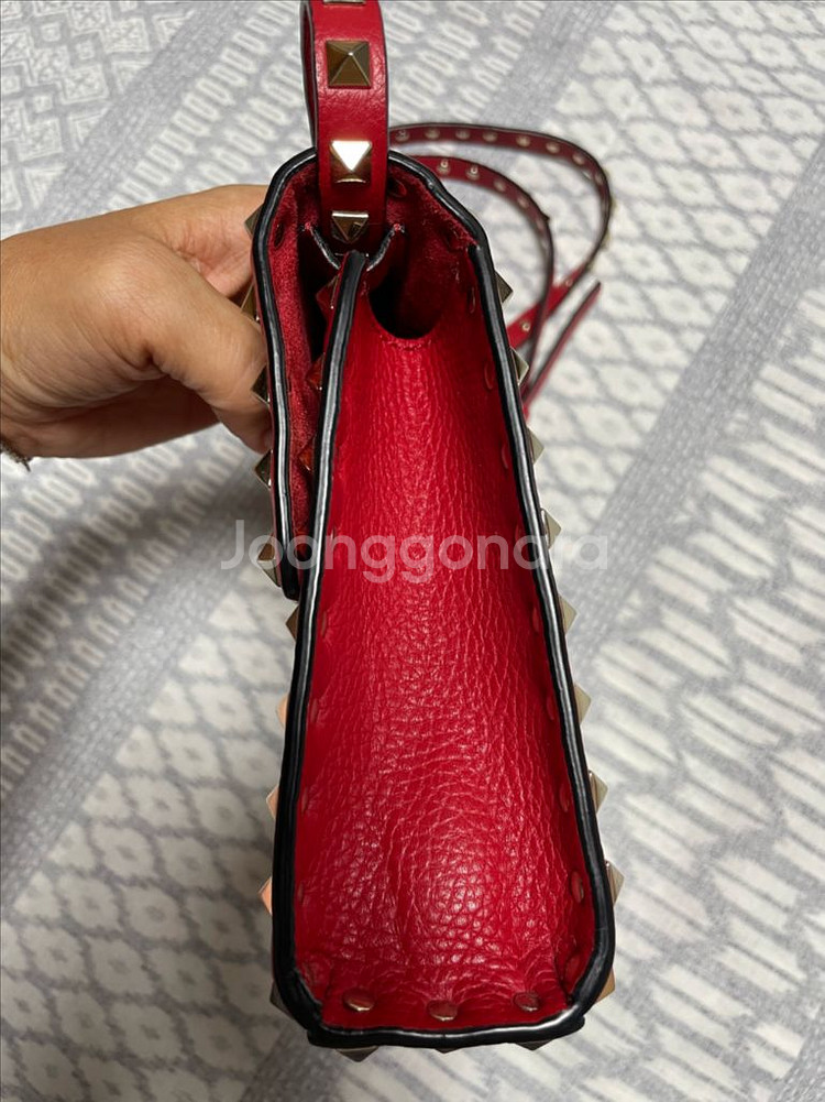 발렌티노 락스터드 크로스백--3