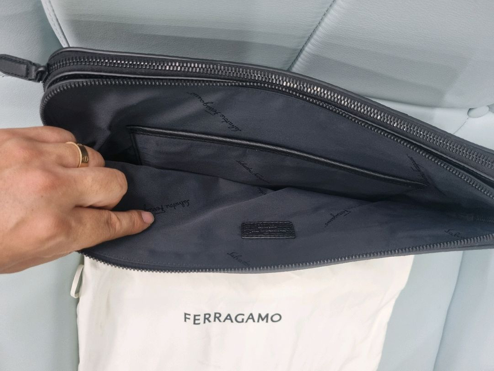 페라가모 비즈니스백--2