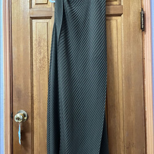 이세이미야케 소프트 플리츠 드레스 카키 (25년 7월)