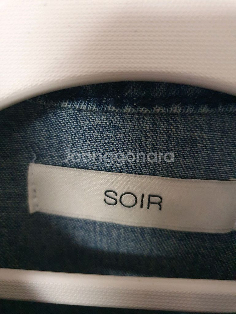 SO IR의 스탠다드 핏 데님 셔츠--4