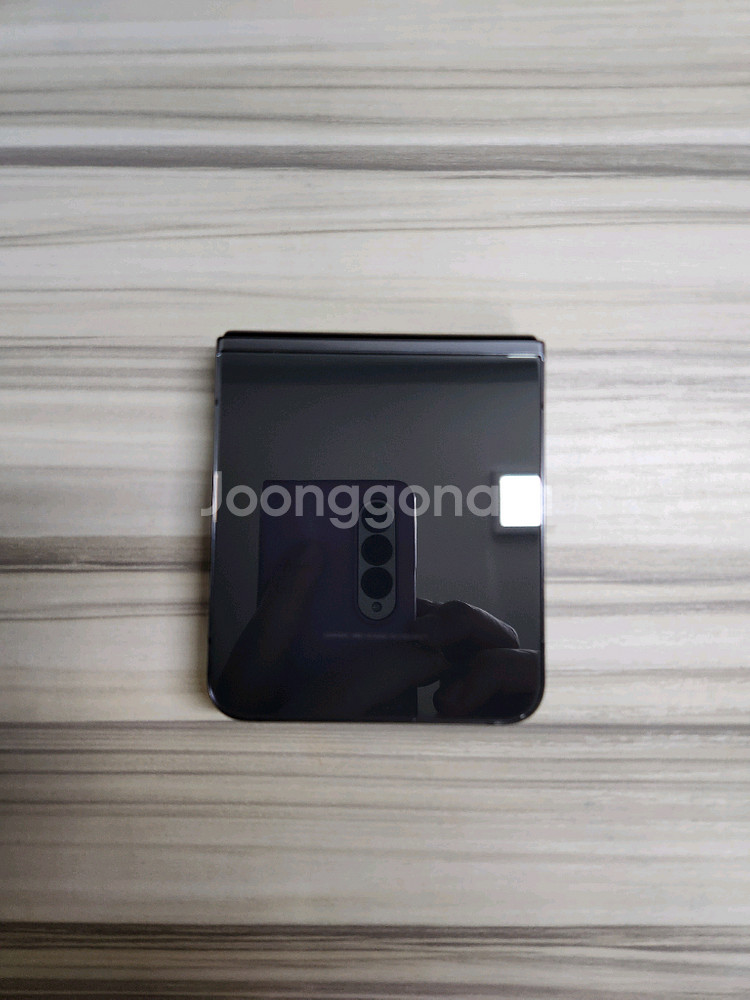 갤럭시 z플립5 256G 그라파이트 외관S급 판매합니다--1