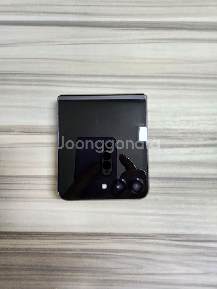 갤럭시 z플립5 256G 그라파이트 외관S급 판매합니다--0