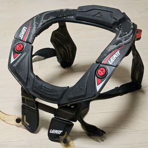 Leatt STX RR Carbon Neck Brace