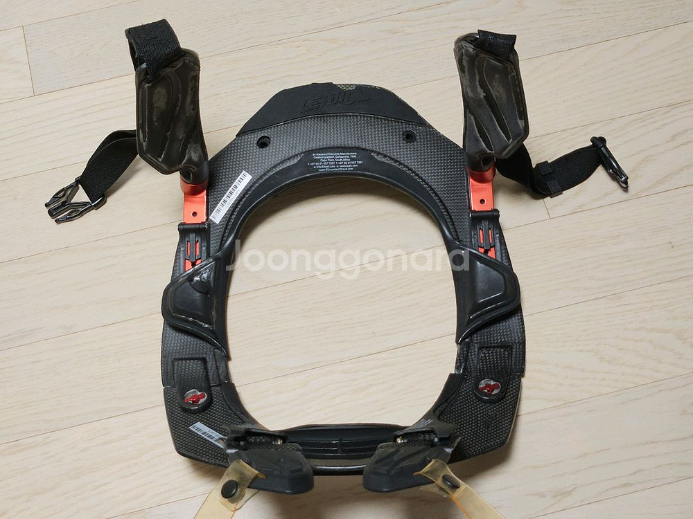 Leatt STX RR Carbon Neck Brace--1