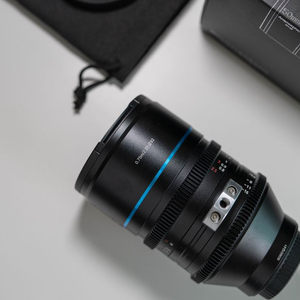 시루이 50mm T2.9 1.6x E마운트 아나모픽렌즈