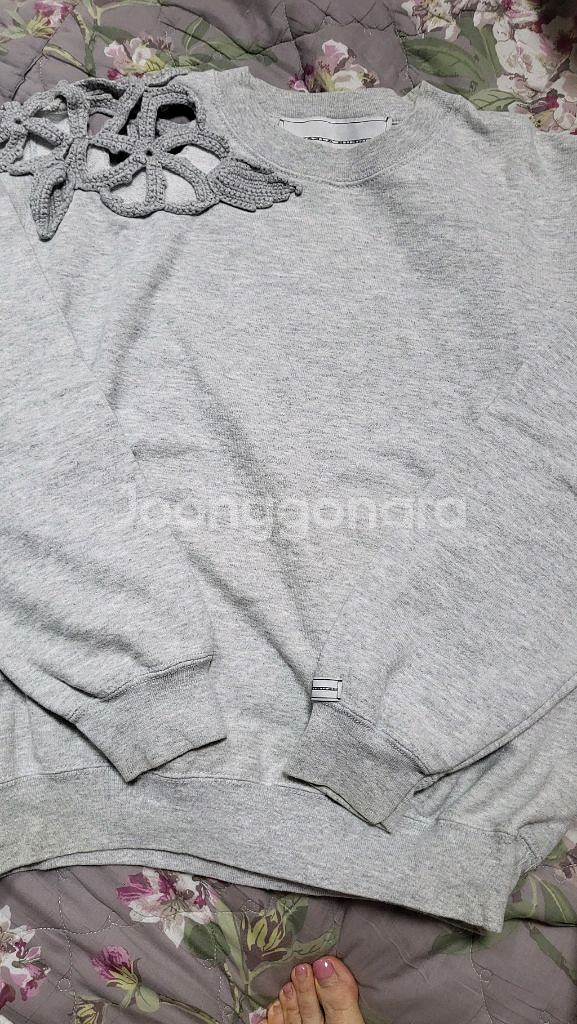 미카엘라버거 맨투맨--0