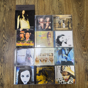 CD 음반 12장 팝니다. 장당 1만원/일괄 10만원
