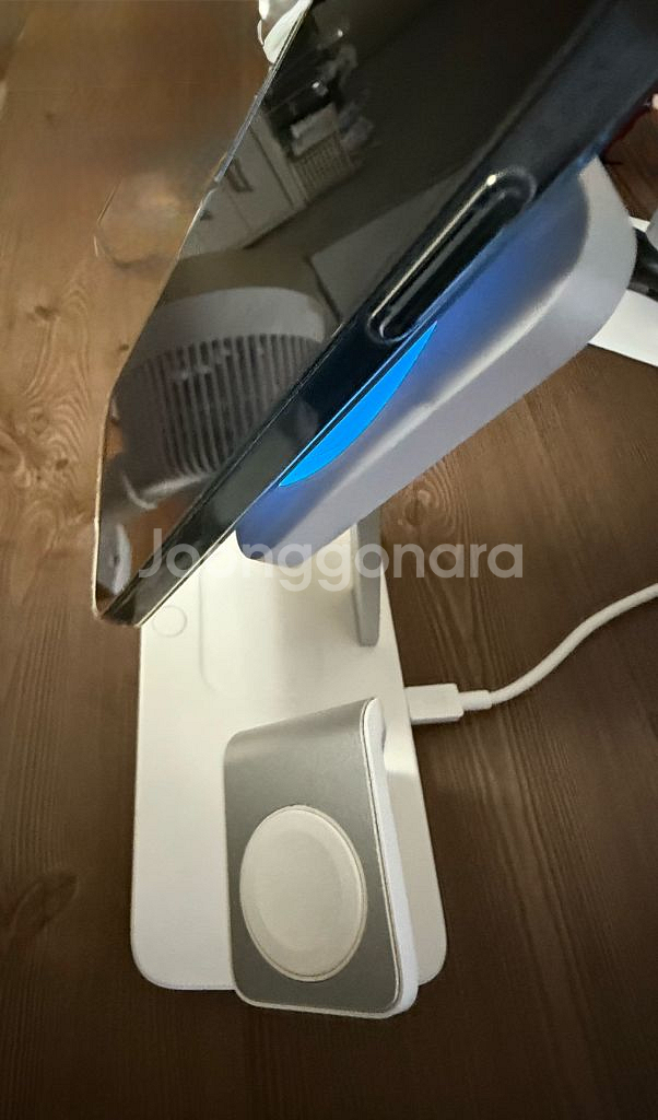 ESR 3in1 MFM 25W 맥세이프 충전기--3