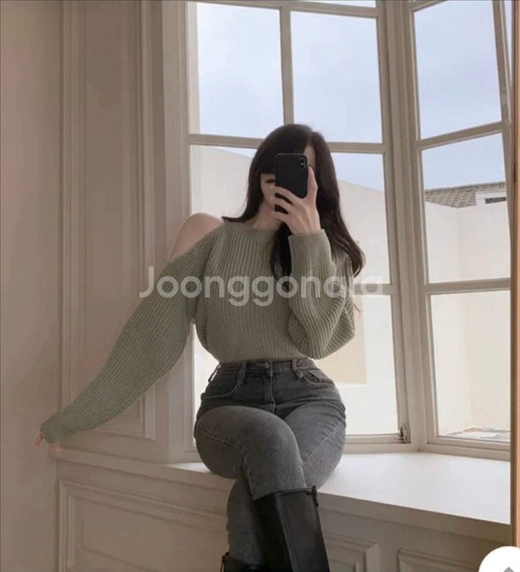 오프숄더 니트--1