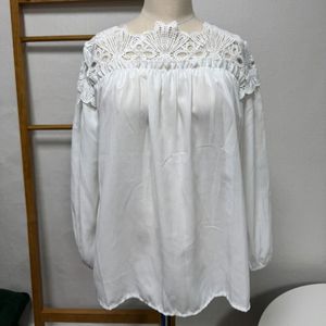 화이트 레이스 블라우스