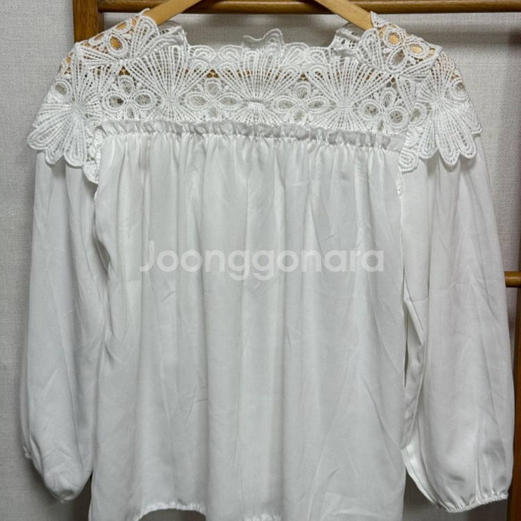 화이트 레이스 블라우스--3