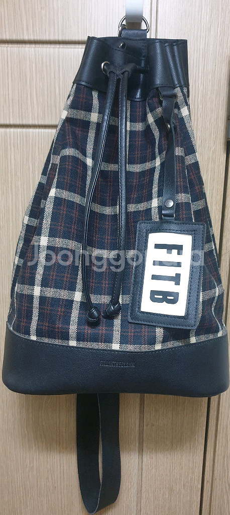 필인더블랭크 요코버킷백 백팩 체크 팝니다.--0