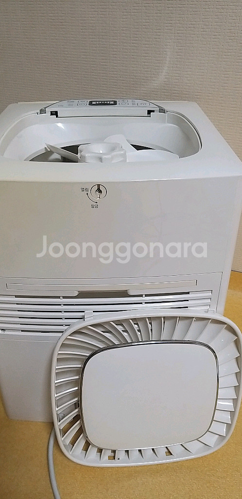 엘지 위닉스 기화식 가습기 둘중 하나 팝니다.--9