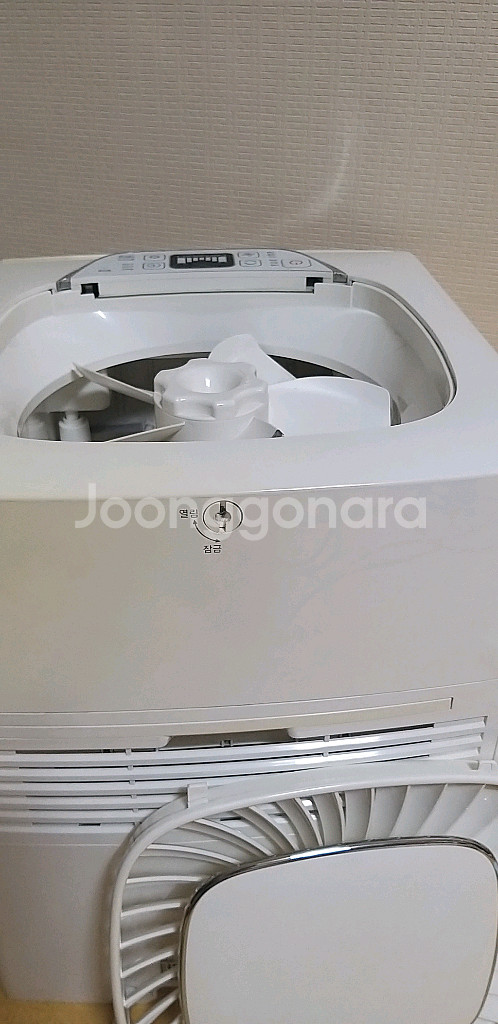 엘지 위닉스 기화식 가습기 둘중 하나 팝니다.--8