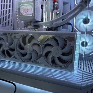 ASUS ROG STRIX RTX 4080 SUPER