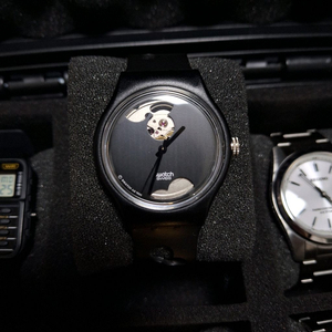 스와치 오픈하트 시계