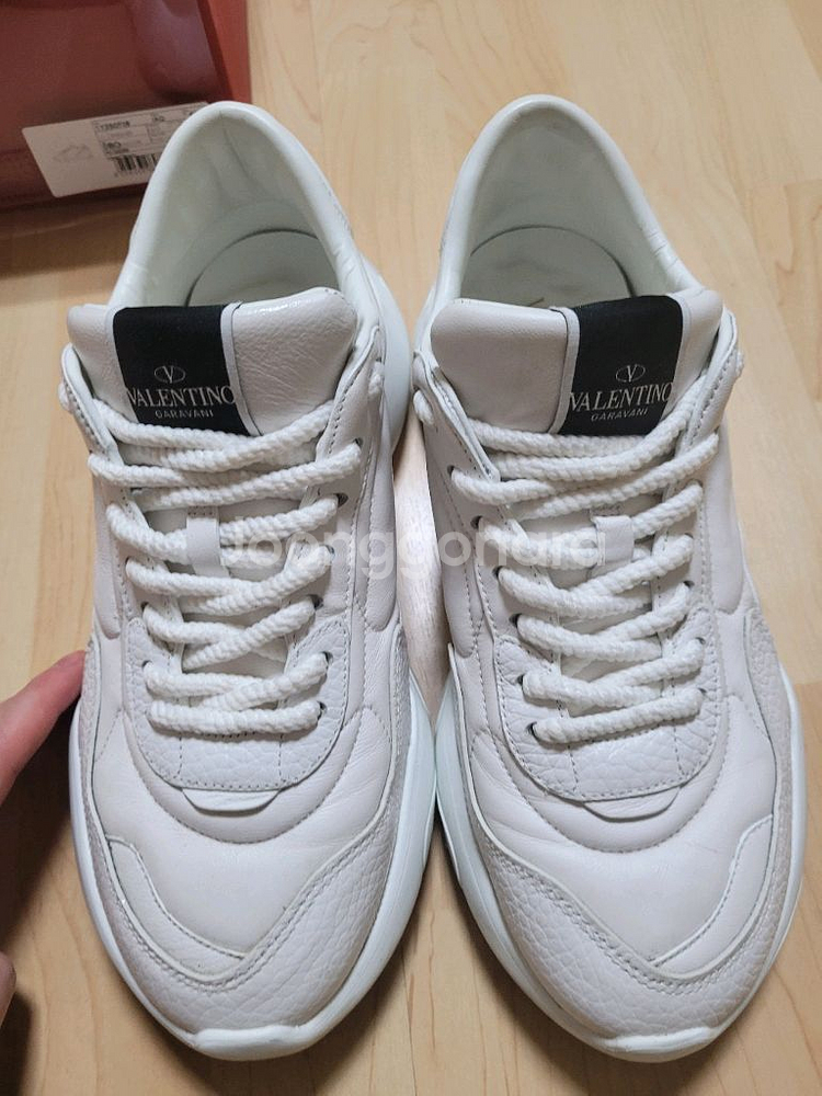 발렌티노 버블백 오프화이트 41.5 265사이즈 싸게팜--0