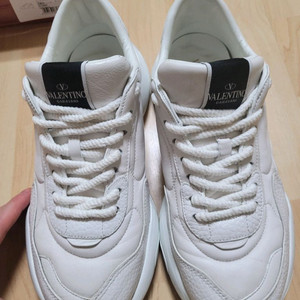 발렌티노 버블백 오프화이트 41.5 265사이즈 싸게팜