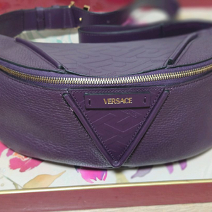 새상품 베르사체 레더 벨트백