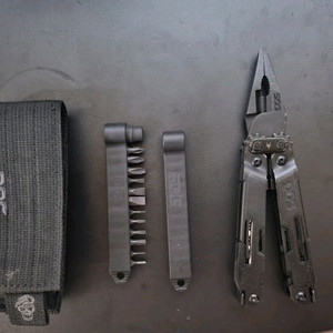 (새상품) SOG 파워엑세스 디럭스 팝니다.
