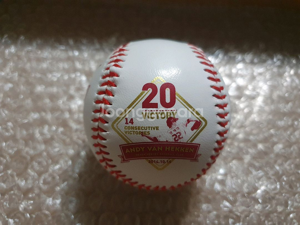 KBO 벤헤켄 20승 기념구--0