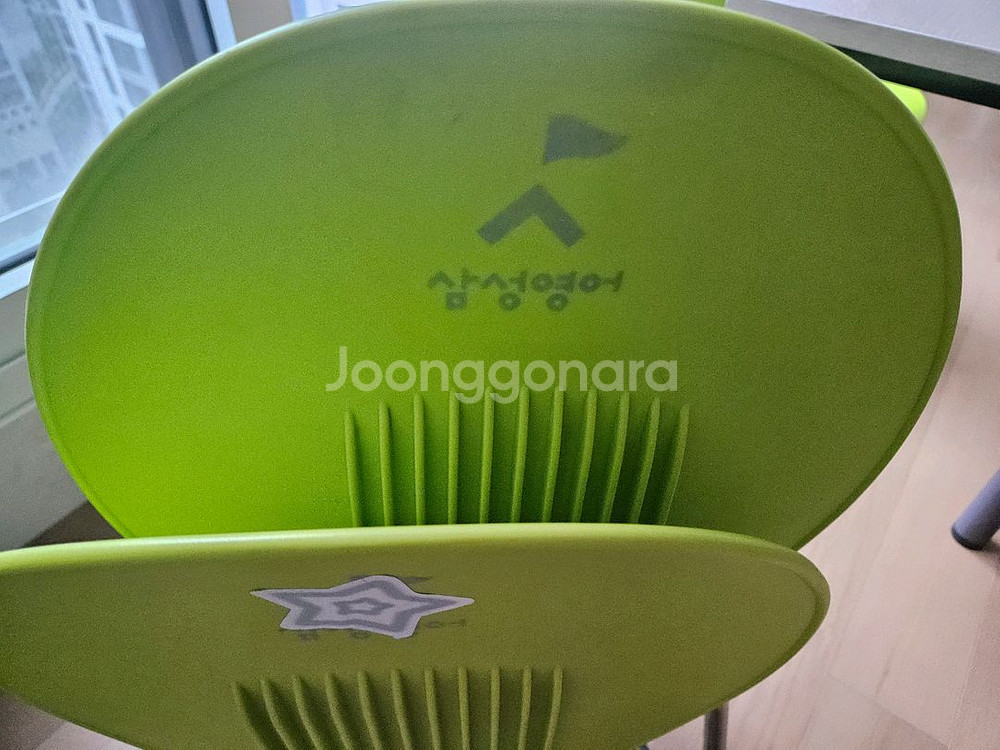 책상2개와 의자8개--1