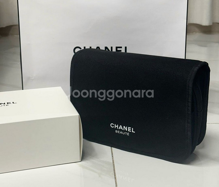 새상품 새상품 정품 샤넬 트래블 파우치--2