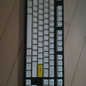 레오폴드 FC750RBT 적축