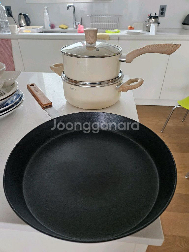 후라이팬과 예쁜그릇들--3